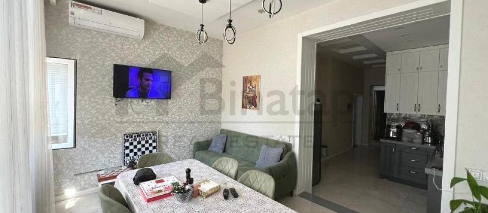 Huseyn Cavid parki ve Elmler Akademiyasi m/s yaninda 3 otaqli menzil satilir/90 kv.m. - 2