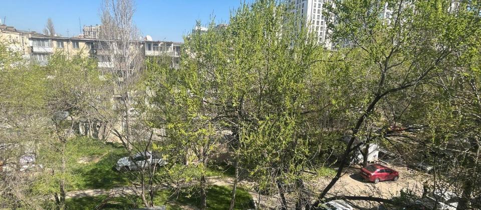 E.Akademiyasi metrosu - 2