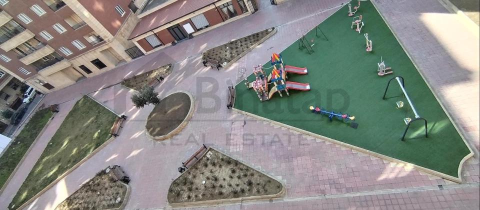 ZABITLƏR PARKININ  üzbə-üz (Mamedin  binasında). - 2