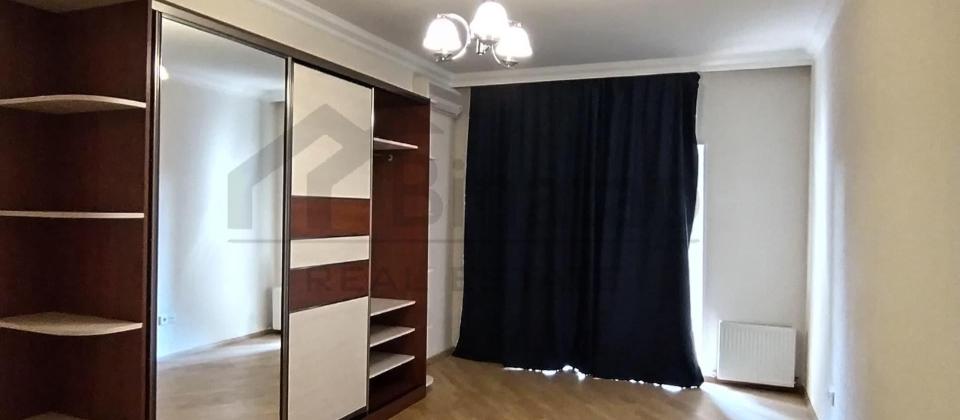 ZABITLƏR PARKININ  üzbə-üz (Mamedin  binasında). - 7