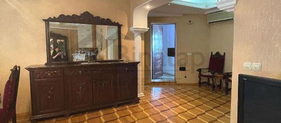 Hesen bey Zerdabi prospekti, Dovlet Sosial Fondun yaninda 4 otaqli menzil satilir/110 kv.m. - 2