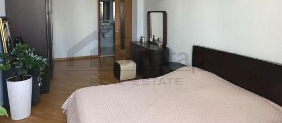 28 May m/s ve Semed Vurgun parkinin yaninda 4 otaqli menzil satilir/180 kv.m. - 4