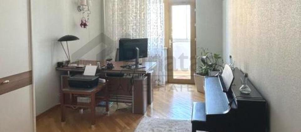 28 May m/s ve Semed Vurgun parkinin yaninda 4 otaqli menzil satilir/180 kv.m. - 5