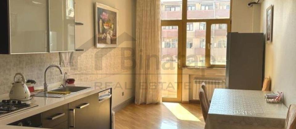 28 May m/s ve Semed Vurgun parkinin yaninda 4 otaqli menzil satilir/180 kv.m. - 7
