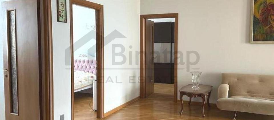 28 May m/s ve Semed Vurgun parkinin yaninda 4 otaqli menzil satilir/180 kv.m. - 8