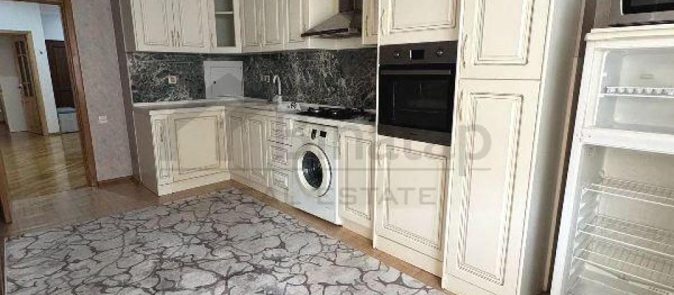 İnshaatchilar m/s, Yasamal parkinin yaninda 3 otaqli menzil satilir/110 kv.m. - 2