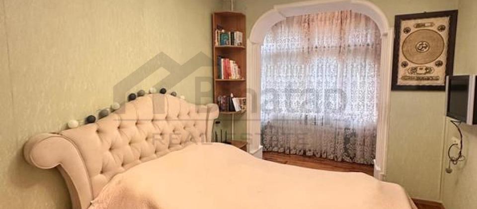 Parlament prospekti, 20 №li məktəbin arxasında 5 otaqlı mənzil satılır/85 kv.m. - 5