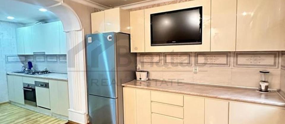 Parlament prospekti, 20 №li məktəbin arxasında 5 otaqlı mənzil satılır/85 kv.m. - 12