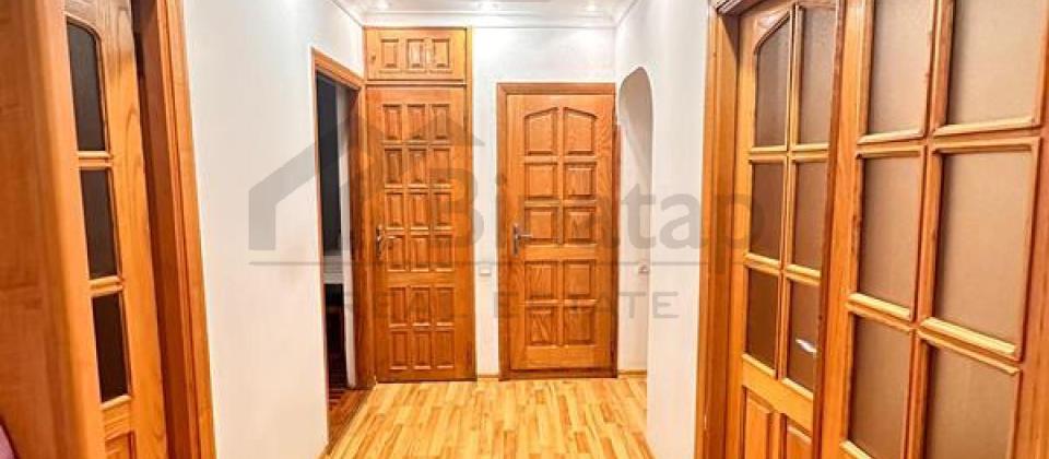 Parlament prospekti, 20 №li məktəbin arxasında 5 otaqlı mənzil satılır/85 kv.m. - 13