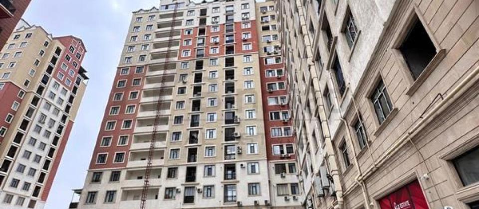 Metropark ve Nerimanov m/s yaxin 3 otaqli menzil satilir/137.2 kv.m. - 2