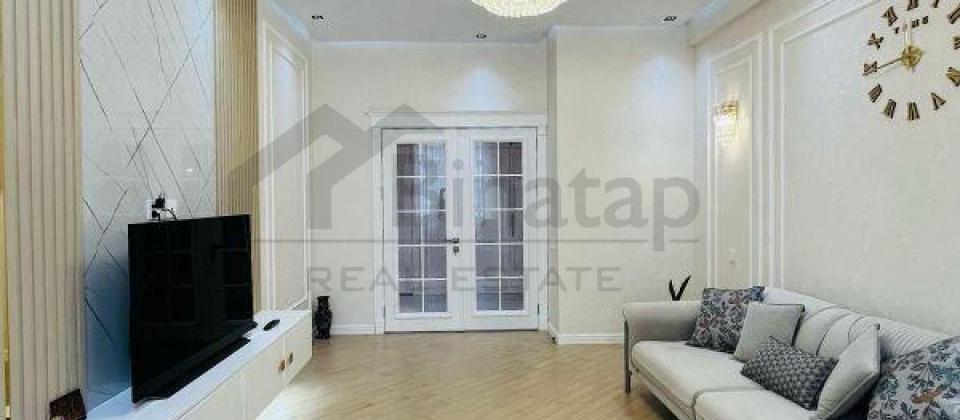 Elmler Akademiyasi m/s, Renessans Palace'da 2 otaqli menzil satilir/85 kv.m. - 2