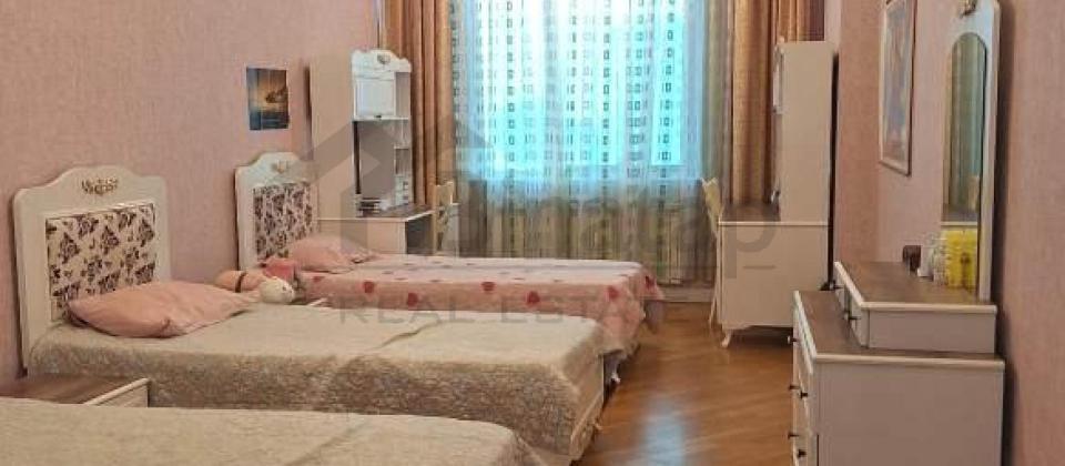 Tibb Universitetinin yaninda 3 otaqli menzil satilir/185 kv.m. - 7