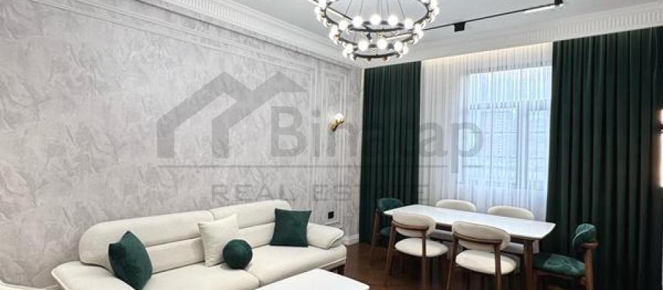 Elmler Akademiyasi m/s, Renessans Palace'da 2 otaqli menzil satilir/86 kv.m. - 2