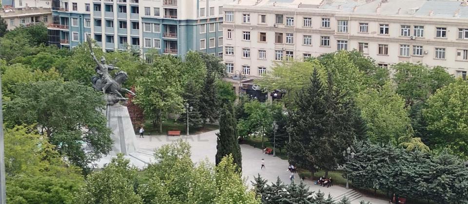 AZADLIQ prospektində .“KOALA” parkının yanında - 11