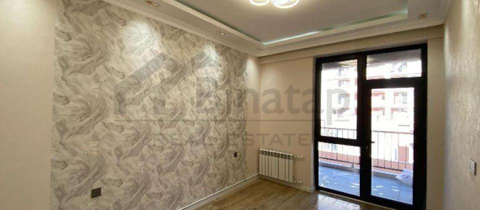 Sherq bazarinin yaninda 2 otaqli menzil satilir/61 kv.m.