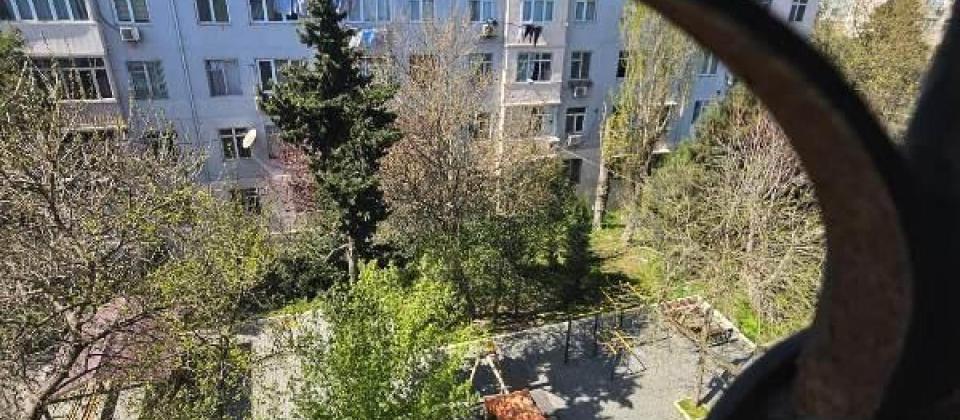 1ci mkrn, İmperial restoraninin yani, Memar Ecemi m/s yaxin 2 otaqli menzil satilir/50 kv.m.
