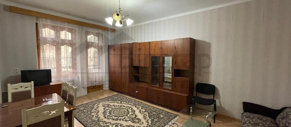 Kirayə verilir 1 otaqlı köhnə tikili 40 m², Elmlər Akademiyası m.