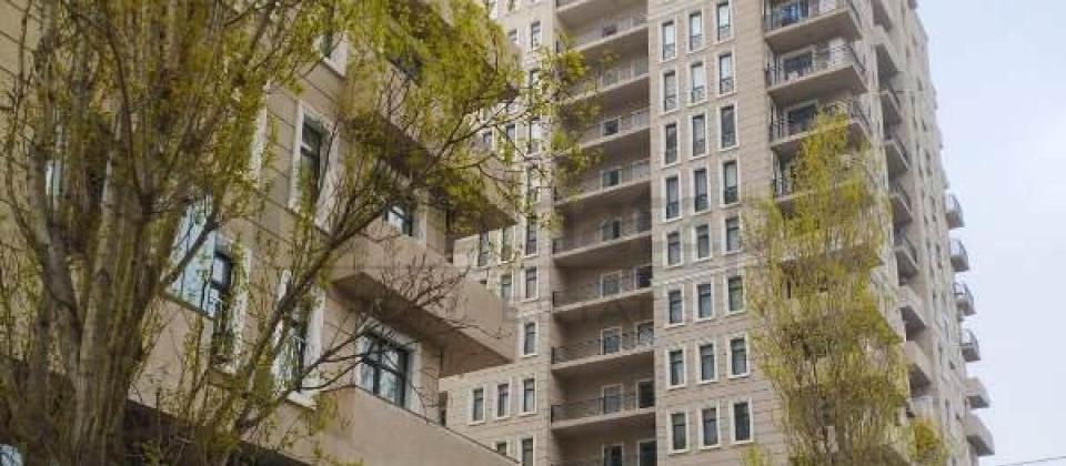 3 otaqli menzil satilir/88 kv.m., Amerika Sefirliyi ve 28 May m/s yaxindir