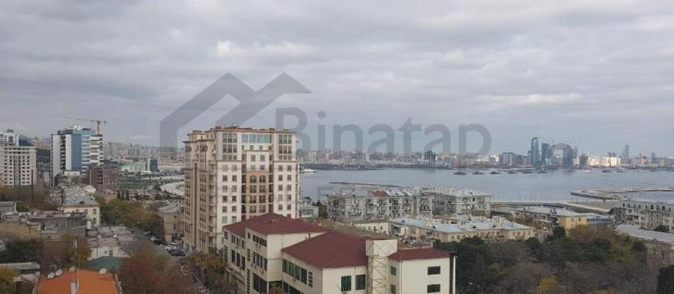 2 otaqli menzil satilir/70 kv.m., Yeni Bulvar ve Bayraq meydanina yaxindir