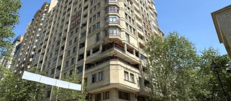 4 otaqli menzil satilir/Merkez..! Heyder Eliyev sarayinin yaninda yerleshir - 3