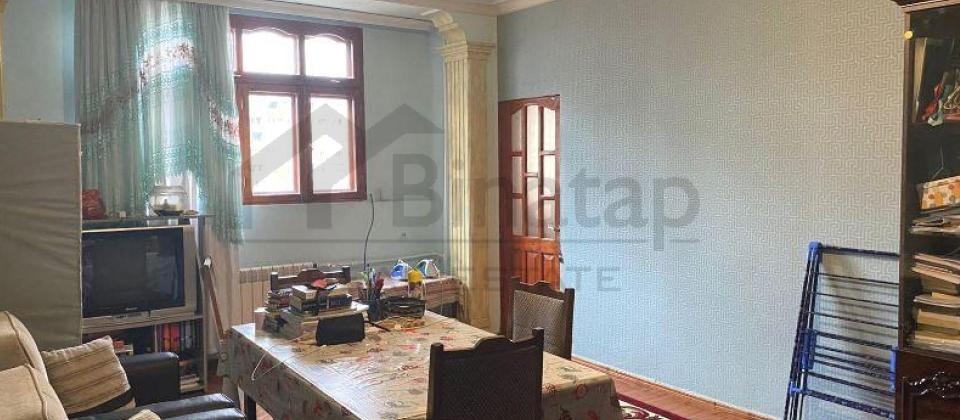 4 otaqlı (Leninqrad) mənzil satılır/120 kv.m., Elmlər Akademiyası m/s çox yaxındır
