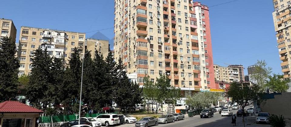 Şərifzadə prospekti təmirsiz 2 otaq mənzil