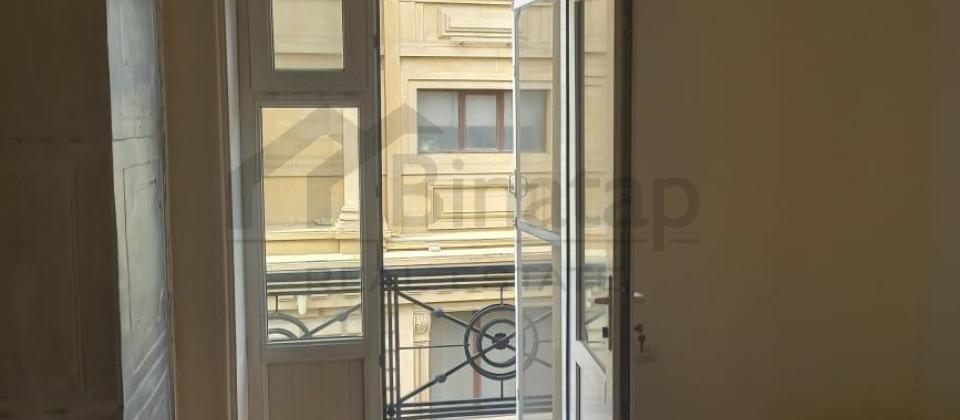 Kirayə verilir 3 otaqlı köhnə tikili 65 m², İçəri Şəhər m. - 8