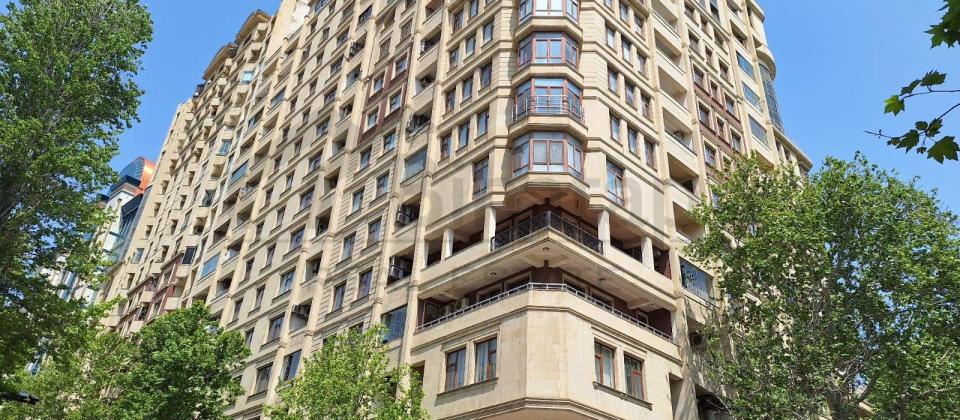 Satılır 4 otaqlı yeni tikili 310 m², 28 May m.