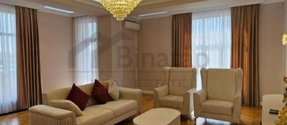 3 otaqlı mənzil satılır/147 kv.m., Qarabağ küçəsi, Təhsil Nazirliyinin yanında yerləşir