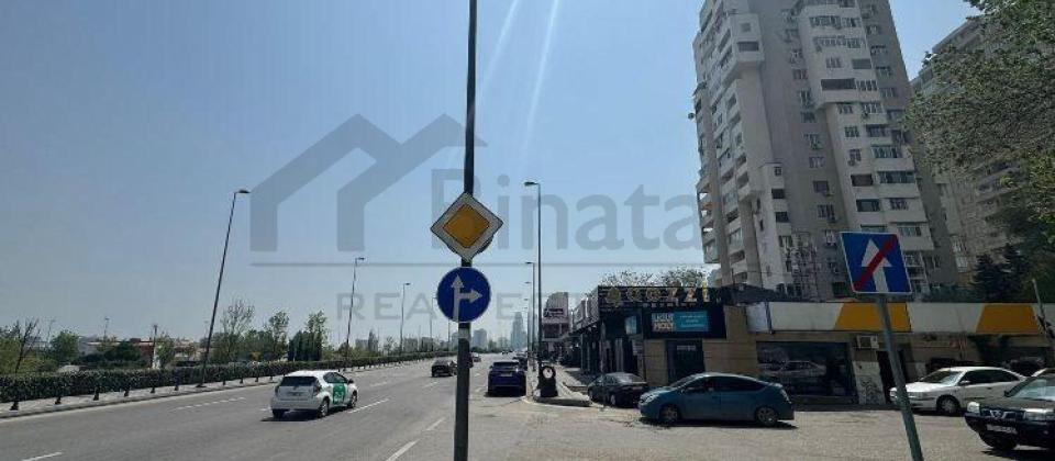 3 otaqlı mənzil satılır/70 kv.m., Nizami m/s, Mərkəzi parkın yanında yerləşir