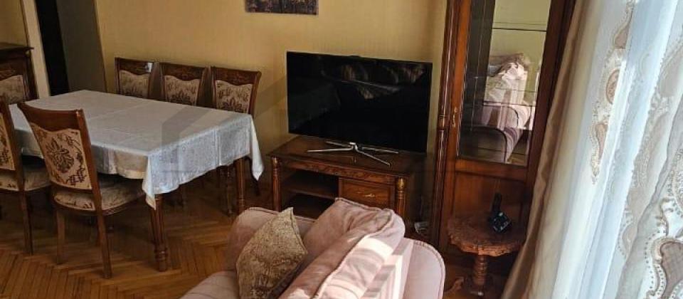 Kirayə verilir 2 otaqlı köhnə tikili, Elmlər Akademiyası m. - 2