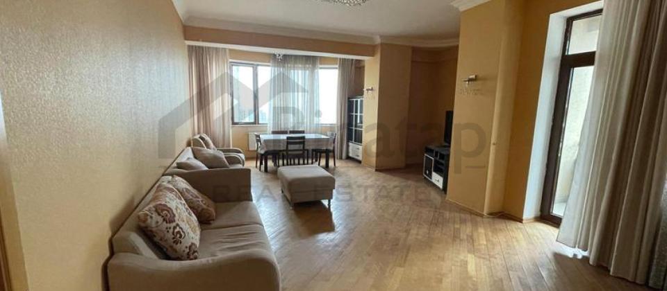 3 otaqlı mənzil satılır/135 kv.m., Hüseyn Cavid parkı və Nərimanov heykəlinin yanında yerləşir - 3