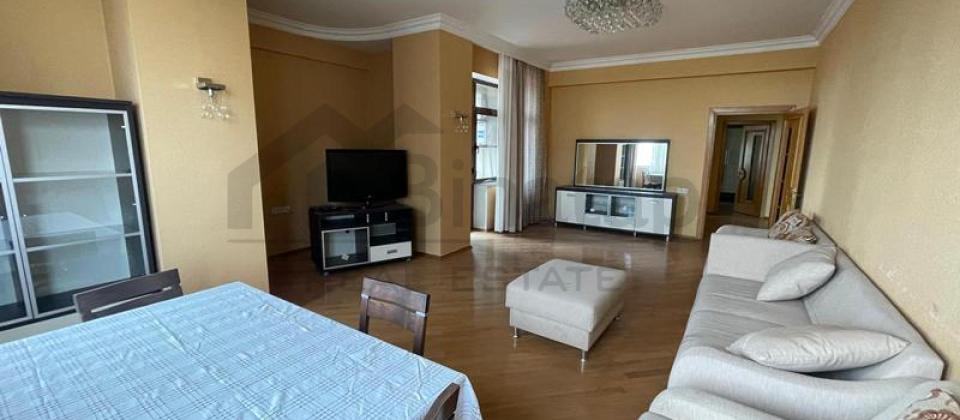 3 otaqlı mənzil satılır/135 kv.m., Hüseyn Cavid parkı və Nərimanov heykəlinin yanında yerləşir - 4