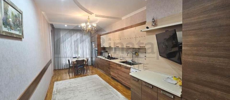 4 otaqlı mənzil satılır/170 kv.m., Yaşıl Ada uşaq bağçasının yanı, 8 Noyabr m/s yaxındır - 8