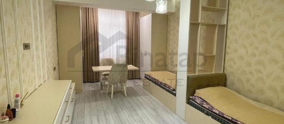 4 otaqlı mənzil satılır/144 kv.m., 20 Yanvar və İnşaatçılar m/s yaxındır - 9