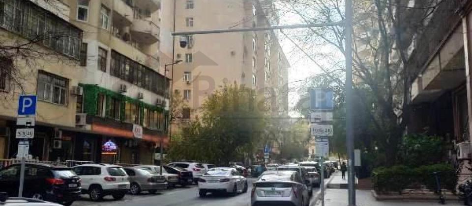 OBYEKT SATILIR..! Naxçıvan küç.(6cı parallel), Statistika Komitəsi ilə üzbə üz yerləşir/100kv.m. - 3
