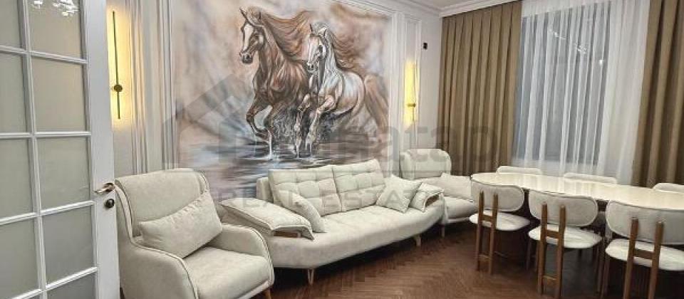 2 otaqlı mənzil satılır/86.6 kv.m., Elmlər Akademiyası m/s, Renessans Palace'da yerləşir