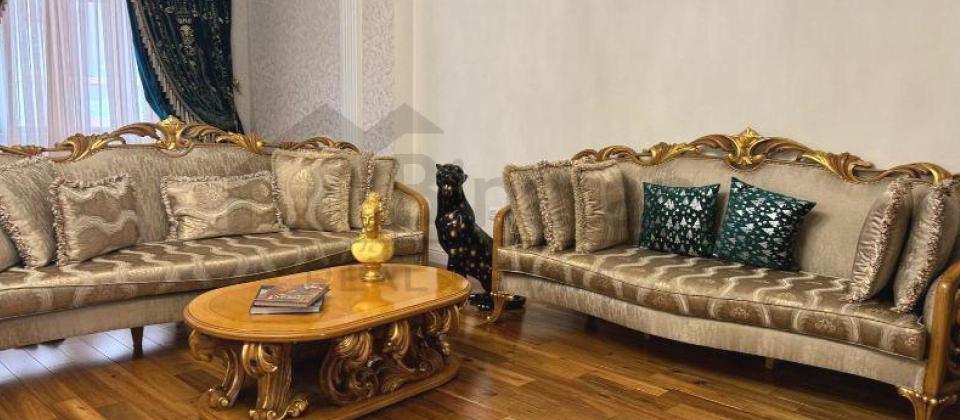 4 otaqlı mənzil satılır/224 kv.m., Səməd Vurğun küçəsi, Zabitlər parkının yanında yerləşir - 4