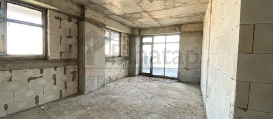 4 otaqlı mənzil satılır/220 kv.m., Mərkəzi və Qış parkının yanında yerləşir - 4