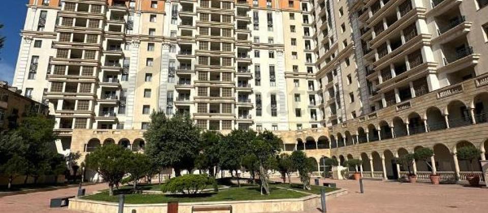 Rus Səfirliyinin yanı, Clock Tower'da 3 otaqlı mənzil satılır/175 kv.m.