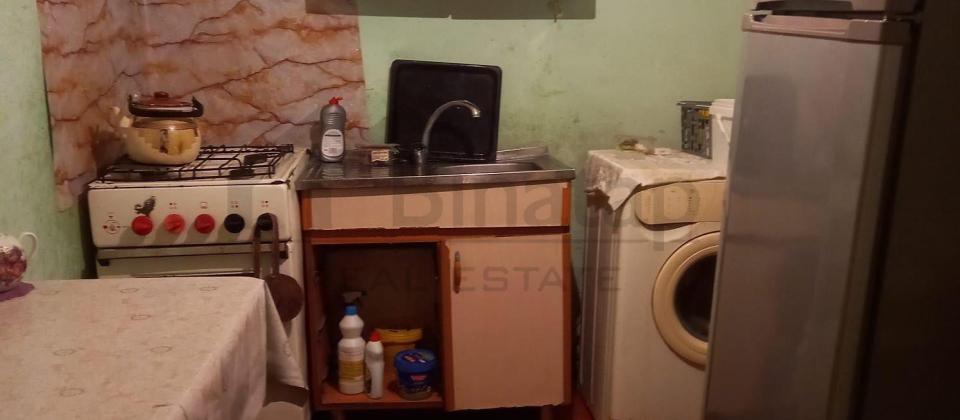 Elimler metrosunun 100 adəmlıqında heyet evi var