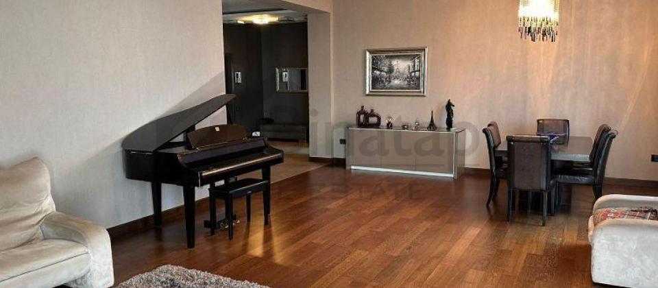 4 otaqlı mənzil satılır/200 kv.m., Koala, Koroğlu və Dədə Qorqud parklarının yanında yerləşir - 4