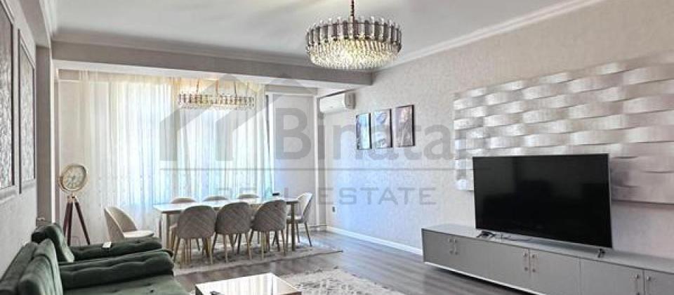 4 otaqlı mənzil satılır/135 kv.m., Çapayev, 28 May m/s, Təfəkkür Universitetinin yanı