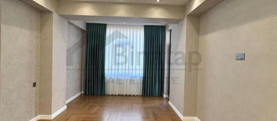 3 otaqlı mənzil satılır/115 kv.m., 28 May m/s yanında yerləşir