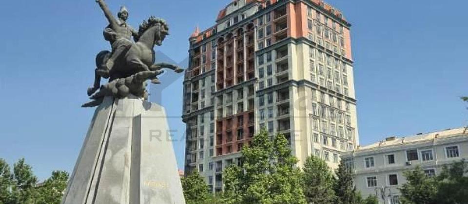 3 otaqlı mənzil satılır/154 kv.m., Koala və Koroğlu parklarının yanında yerləşir