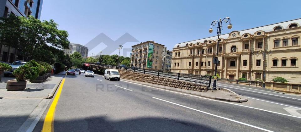 Satılır 2 otaqlı köhnə tikili 55 m², Nizami m. - 8