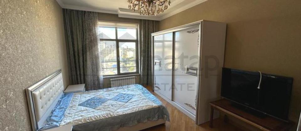 4 otaqlı mənzil satılır/165 kv.m., Statistika komitəsi ilə üzbə üz yerləşir, Nizami m/s yaxındır - 5