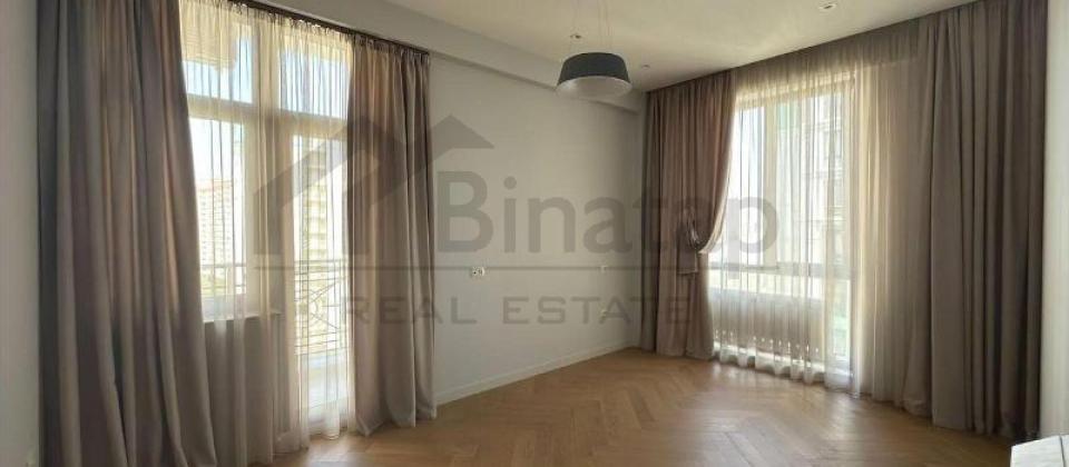 3 otaqlı mənzil satılır/134 kv.m., Heydər Əliyev Mərkəzinin yanı, Zumrud Residence