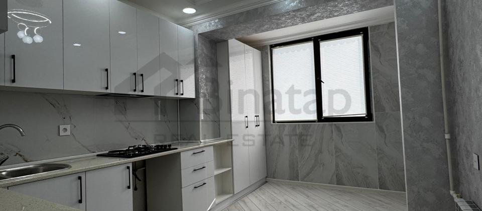 Satılır 3otaq 214000m.