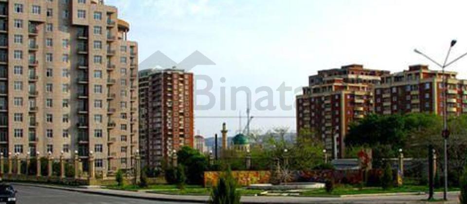 TÜRK SƏFIRLIYININ yanında.